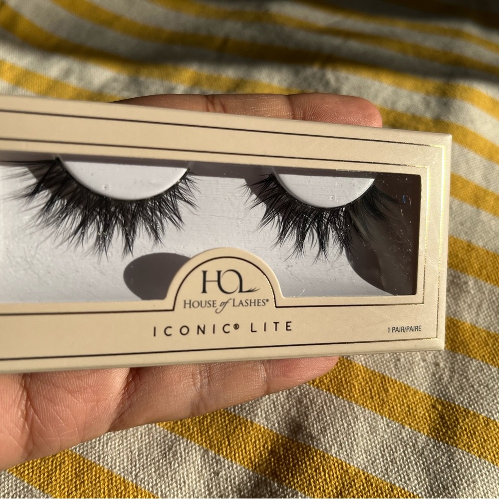 House of Lashes Dramatic Black Eyelashes